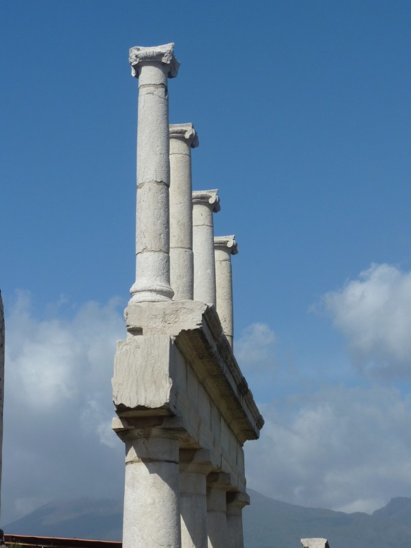 Pompei - Colonnato del foro
