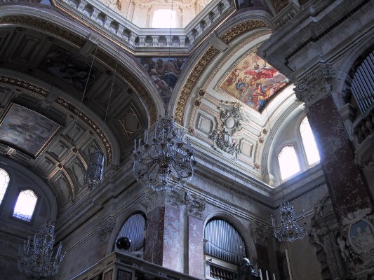 La Cattedrale - particolare degli archi