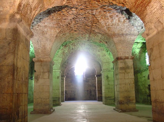 Spalato - Palazzo di Diocleziano - sotterranei