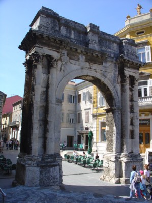 Pola - L'Arco dei Sergii (Porta Aurea)