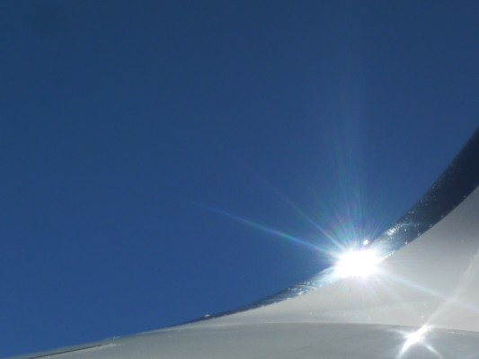 Riflesso su ala di aereo
