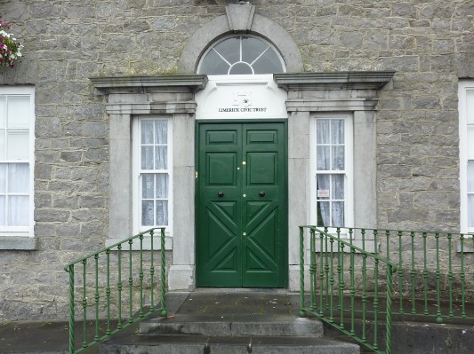 Limerick - The Bishop's Palace - portone