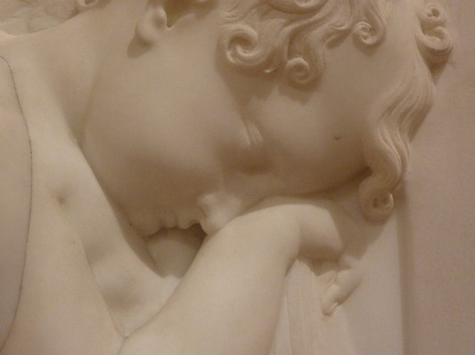 Palazzo Aiutamicristo -  Stele funeraria del CANOVA - particolare