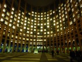 Strasburgo - Parlamento Europeo - la piazza centrale in notturna