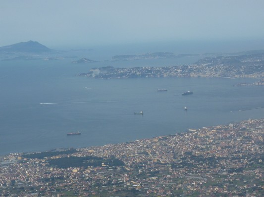 Il Vesuvio - sullo sfondo Ischia e Procida